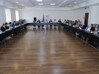 Ոչ պետական դպրոցների հետ քննարկվել են ոլորտին առնչվող մի շարք հարցեր. ԿԳՄՍՆ