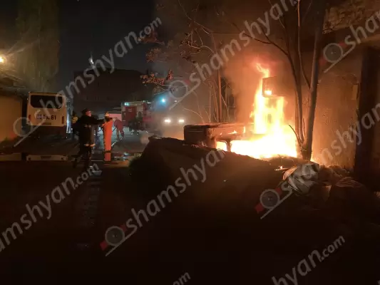 Արտակարգ դեպք Երևանում․ հրդեհ է բռնկվել խոտանված «Մոսկվիչ»-ում․ այն վերածվել է մոխրակույտի