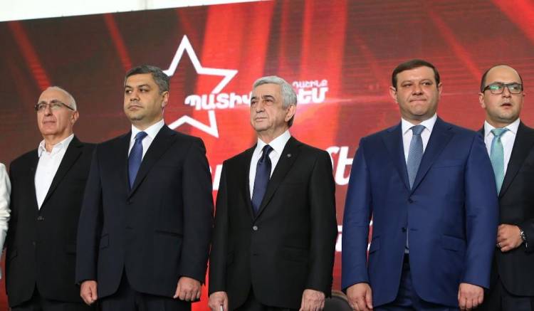 «Պատիվ ունեմ»-ում որոշել են «թրջել» իրենց մանդատները եւ ռեստորանում մեծ խնջույք են կազմակերպել. «Հրապարակ» 