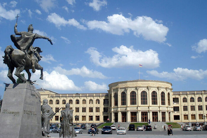 Գյումրիում իշխանությունները մանիպուլացնում են հանրությանը․ «Փաստ»