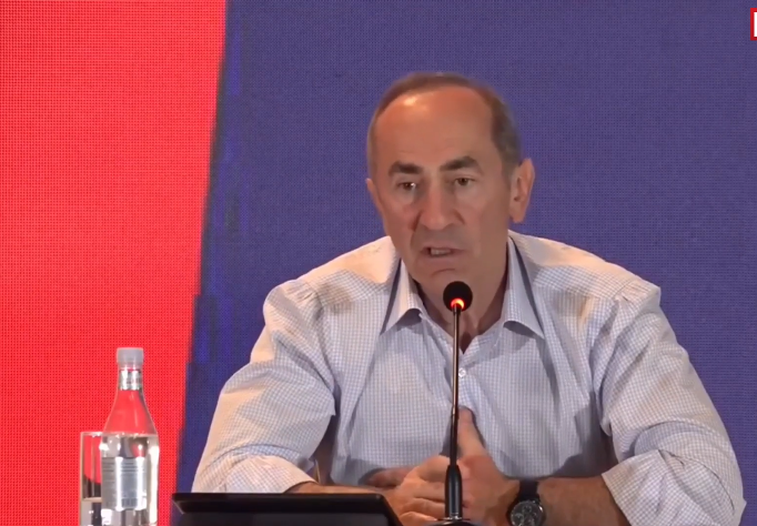 Անբարոյական եմ համարում, երբ երկրի ղեկավարն ասում է՝ դե ոչինչ մի 2 ամիս էլ կնստեն, մեզ կներեն. Քոչարյանի անդրադարձը՝ գերիներին և անհետ կորածներին