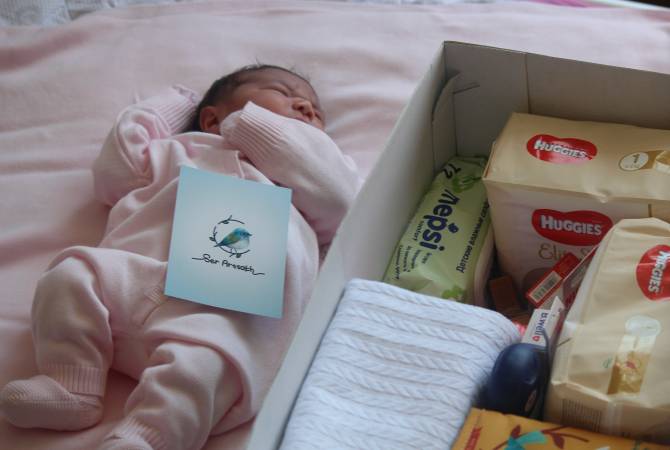 «Աննա Աստվածատուրյան» հիմնադրամն Արցախի նորածիններին հանձնեց իրենց առաջին նվերը
