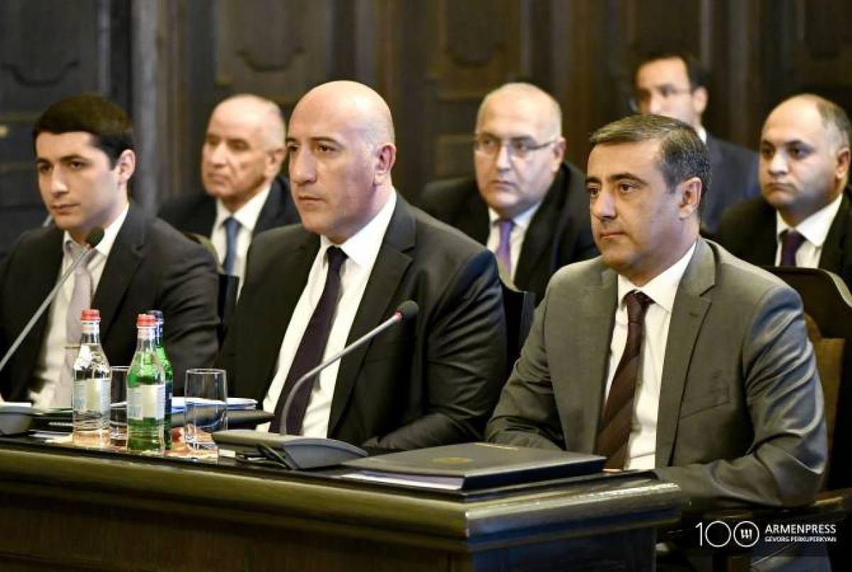 Փաշինյանը գովեց ԱԱԾ տնօրենի ու ոստիկանապետի ժամանակավոր պաշտոնակատարներին, բայց նրանց նշանակելու հարցում վերջնական որոշում չունի