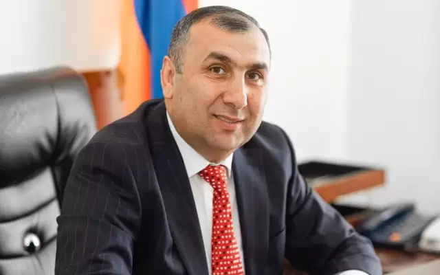 Արտակարգ դեպք՝ Սպիտակի քաղաքապետարանում. քաղաքացին ոստիկաններին հայտնել է, որ քաղաքապետը խմելու ջրի հետ կապված պարզաբանման ժամանակ ոտքով հարվածել է իրեն, հայհոյել