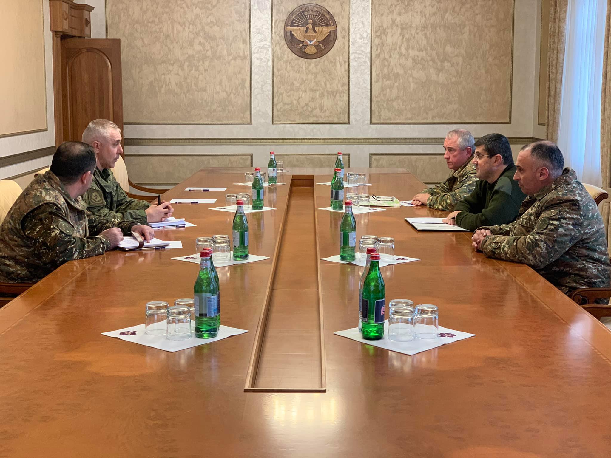 Араик Арутюнян и командующий российским миротворческим контингентом в НК Рустам Мурадов провели встречу в Степанакерте