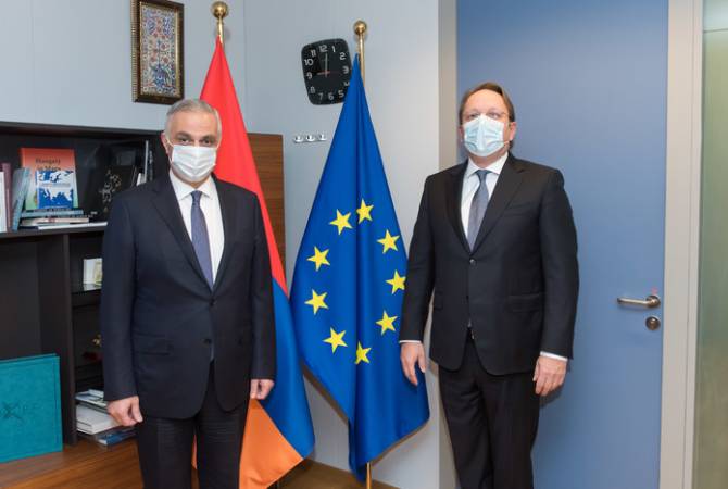 Мгер Григорян в Брюсселе встретился с комиссаром ЕС Оливером Вархели