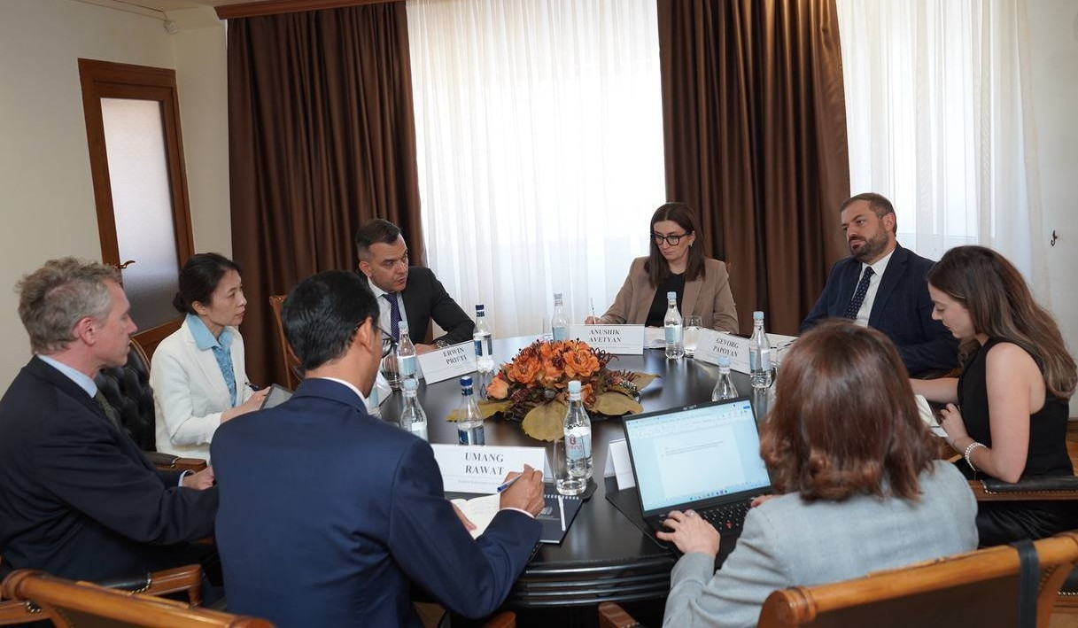 Գևորգ Պապոյանը և Ալեքսանդր Թիմանն անդրադարձել են Ամուլսարի, Մասդարի և «չոր նավահանգստի» նախագծերին