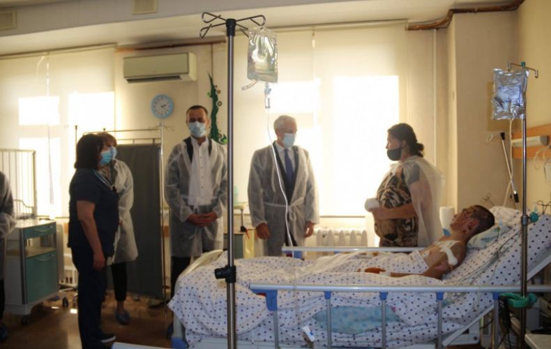 ՀՀ-ում ՄԱԿ-ի մշտական համակարգողն այցելել է Ադրբեջանի գործողությունների արդյունքում վիրավորված երեխաներին