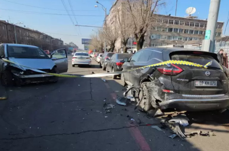 Շղթայական ավտովթար՝ Երևանում, բախվել է 4 մեքենա