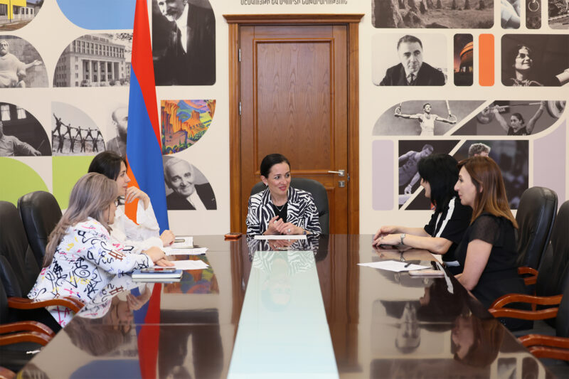 Անդրեասյանը հանդիպել է մանկավարժների հետ