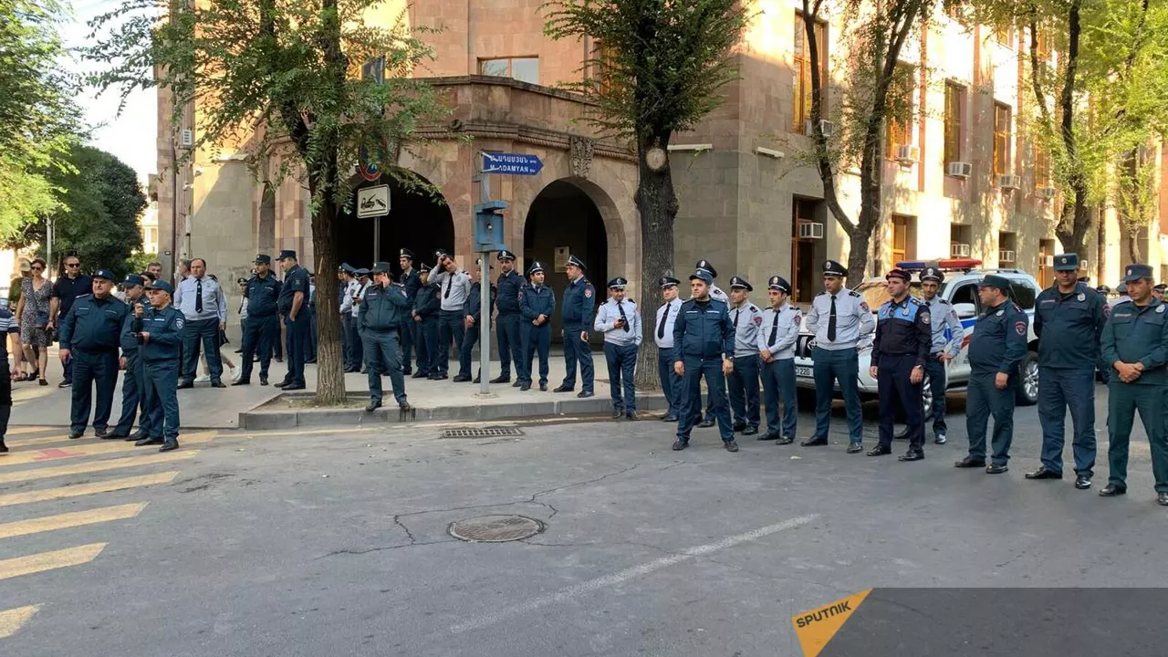 Նիկոլ Փաշինյանին հաջողվել է հեռանալ ՀՀ կառավարության շենքից