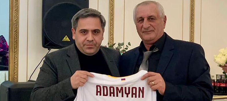 ՀՖՖ նախագահը ոսկե մեդալ է շնորհել նշանավոր մարզիչ Անդրանիկ Ադամյանին