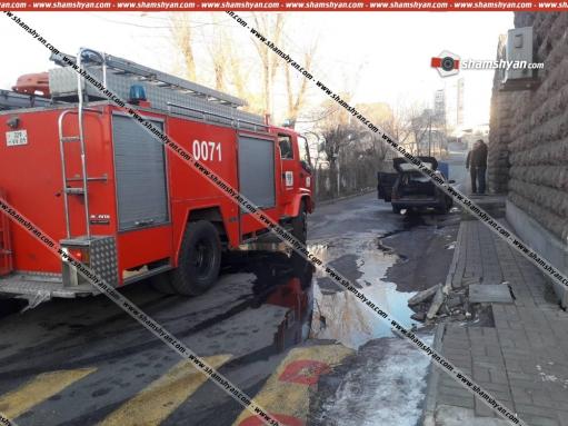 Արտակարգ դեպք Երևանում. հրդեհ է բռնկվել կայանված Opel Astra-ում