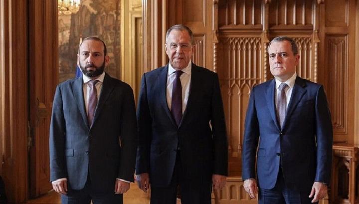 Москва рассматривает возможность встречи глав МИД РФ, Армении и Азербайджана 12 октября в Бишкеке