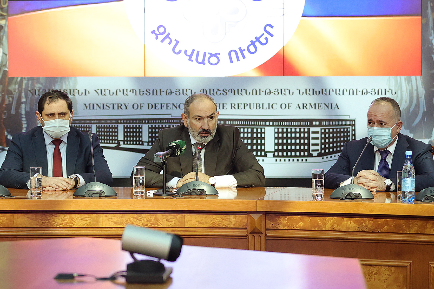 Премьер-министр представил высшему офицерскому составу ВС новоназначенного министра обороны Сурена Папикяна