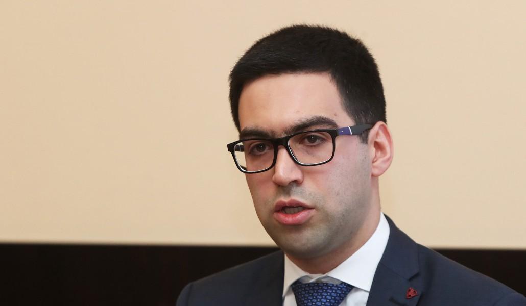Ես այնքան պարգևավճար եմ ստանում,  որքան ստանում են բոլոր նախարարները. Բադասյան