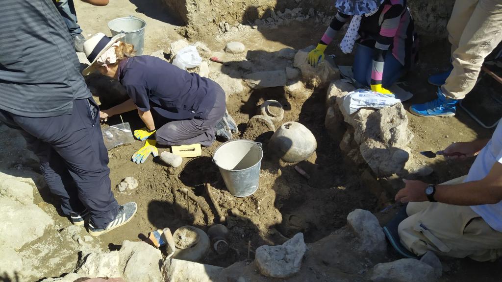 Հայաստանում հայտնաբերվել է տղամարդու և կնոջ առեղծվածային հնագույն դամբարան