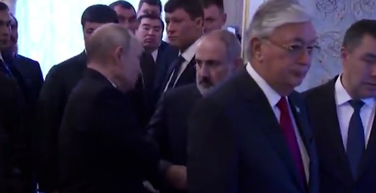 Փաշինյանն ու Պուտինն ակտիվ զրուցում են ԱՊՀ ոչ պաշտոնական հանդիպումից առաջ՝ շրջայցի ժամանակ