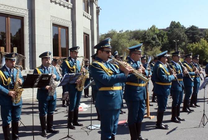ԱԻՆ նվագախումբը Երևանում հանդես է եկել տոնական կատարումներով (տեսանյութ)