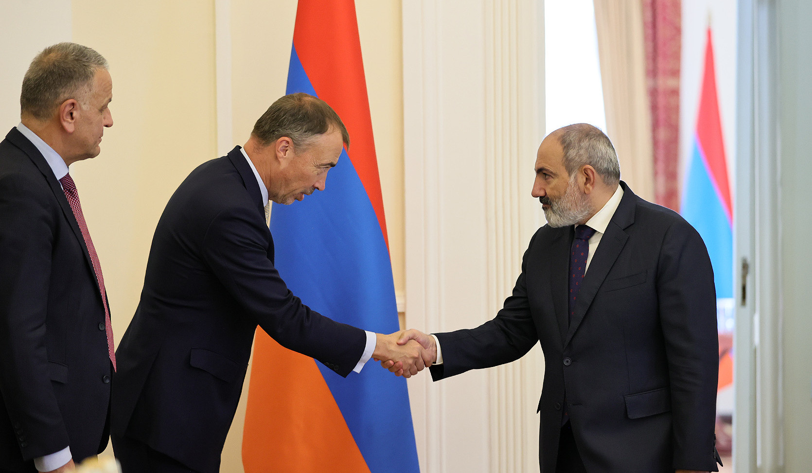 Пашинян и Клаар обсудили военно-политическая ситуация, сложившаяся вокруг Нагорного Карабаха