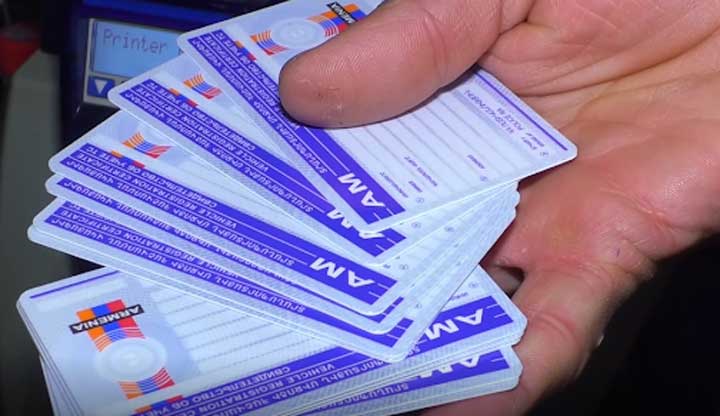 2 քաղաքացիներ վարորդական իրավունք ձեռք բերելու պատրվակով գումար էին հափշտակել ու բռնվել