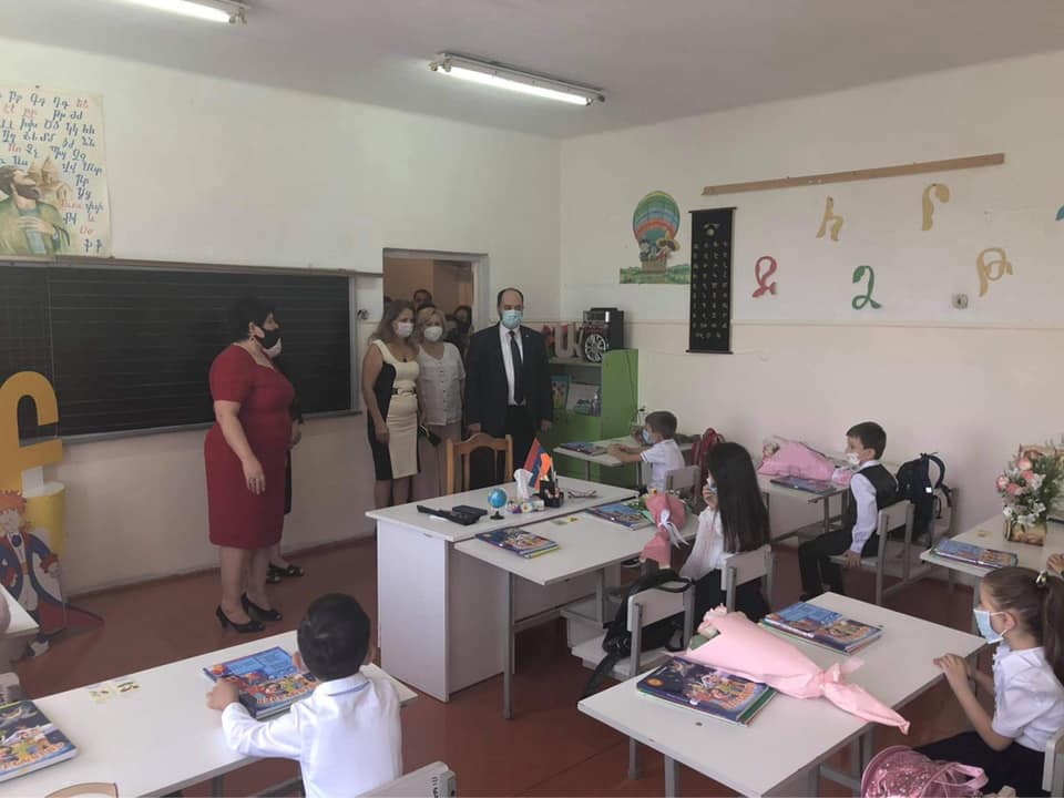 Այսօր դպրոց է հաճախել Երևանի աշակերտների 97 տոկոսը. նախարար (լուսանկարներ)