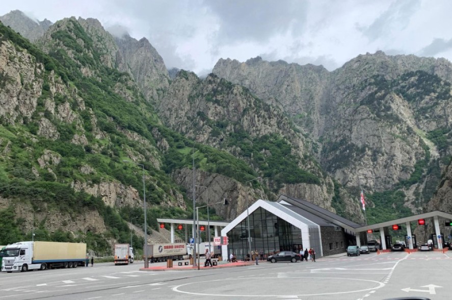Լարսը փակ է