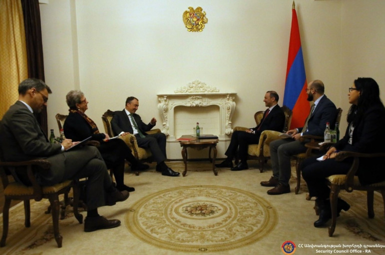 ՀՀ ԱԽ քարտուղարը հանդիպել է ԵՄ հատուկ ներկայացուցչին․ կողմերն անդրադարձել են հայ-ադրբեջանական սահմանային իրավիճակին