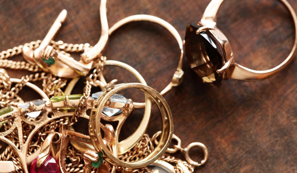 29-ամյա կինը գողացել է համագյուղացու ոսկեղենը և գրավադրել բանկում