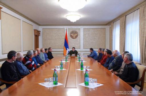 ԱՀ նախագահը տրանսպորտային ընկերությունների հետ քննարկել է պատերազմի հետևանքով առաջացած խնդիրները