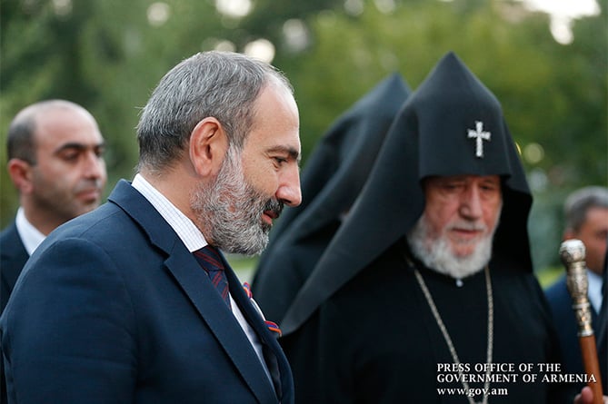 Իշխանությունները սկսել են նաեւ անանուն պայքար Կաթողիկոսի դեմ. «Ժողովուրդ»