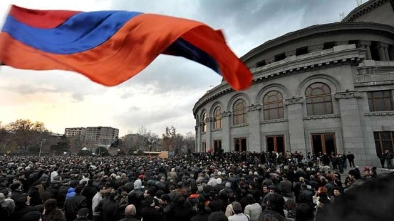 Մայիսի 28-ին ընդդիմությունը «Համահայկական Դիմադրության» հանրահավաք է հրավիրում