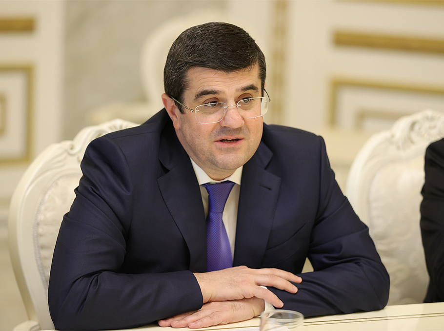 Призываем международное сообщество ввести санкции против Азербайджана: Араик Арутюнян