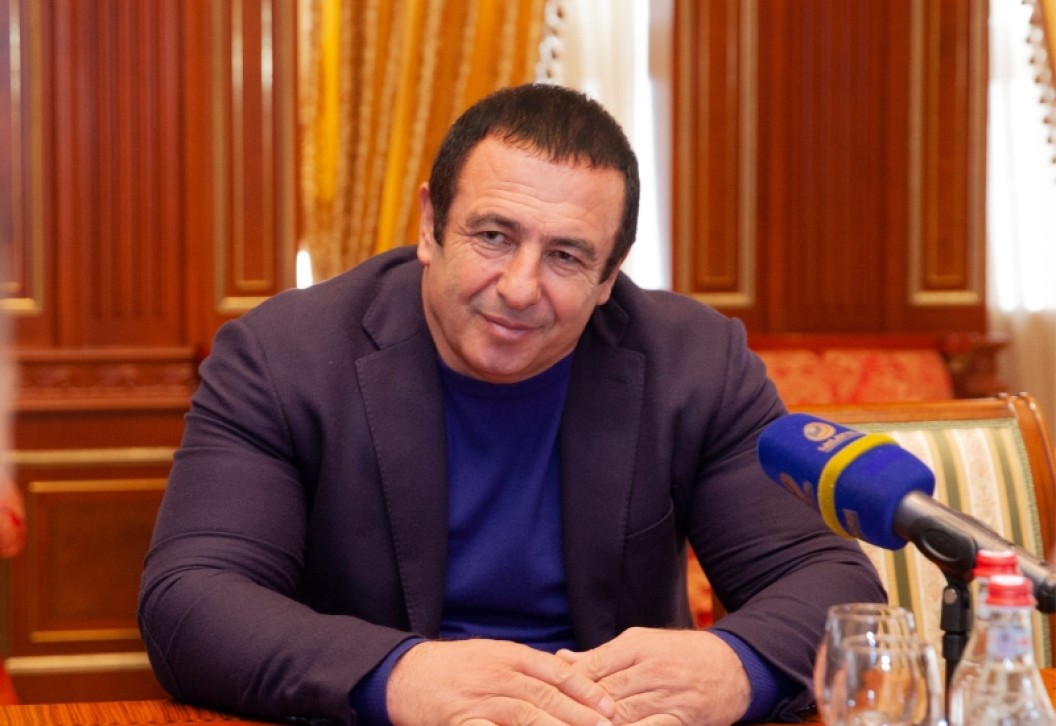 Գիշերը Գագիկ Ծառուկյանին  ՔԿ-ից տարել են դատարան