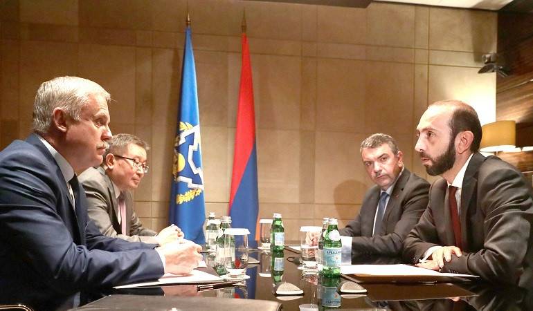 Арарат Мирзоян встретился с генеральным секретарем Организации Договора о коллективной безопасности Станиславом Засем