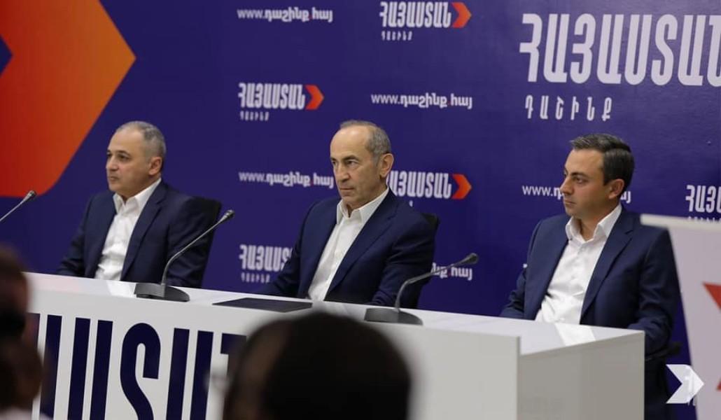 Ռոբերտ Քոչարյանը կենտրոնական շտաբում հավաք է հրավիրել