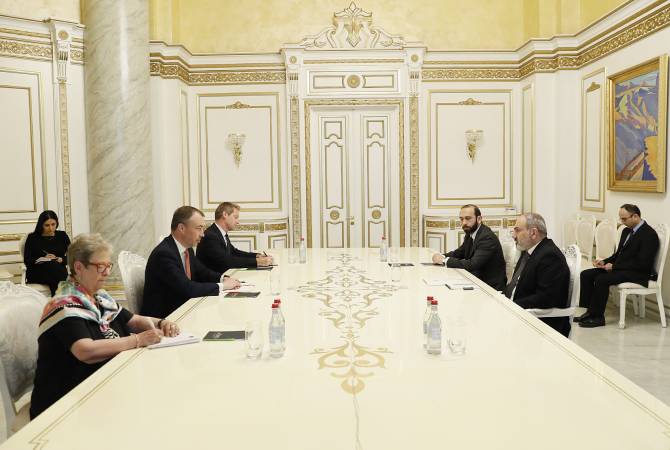 Пашинян и Клаар подчеркнули необходимость всеобъемлющего урегулирования карабахского конфликта под эгидой МГ ОБСЕ