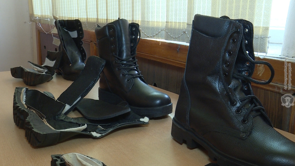 Զինվորական ճտքավոր կոշիկների հարմարավետությունն և որակը բարձրացվելու է. քննարկում ՊՆ-ում