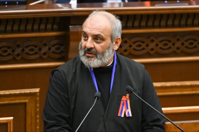 Վարչապետի պաշտոն զբաղեցնողը պետք է անձամբ մեկնի Բաքու և հասնի այնպիսի արդյունքի, որը հնարավոր կդարձնի մեր հայրենակիցների անհապաղ վերադարձը հայրենիք․ Բագրատ Սրբազան