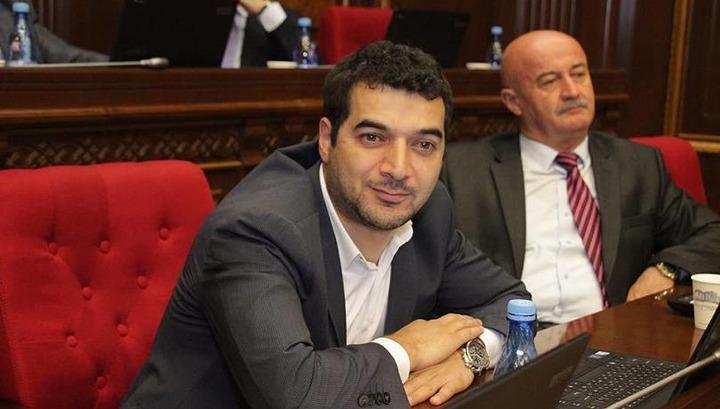 Արթուր Վանեցյանն Արթուր Վանեցյան դարձավ հեղափոխությունից հետո. Հրաչ Հակոբյան
