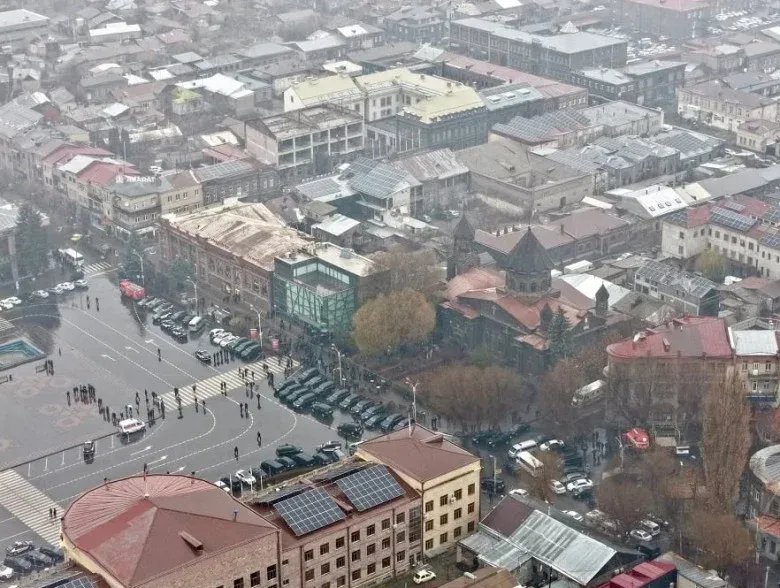Տոտալ ձախողում Գյումրիում. «հակապատարագները»՝ կուսակցական ժողովներ. «Փաստ»