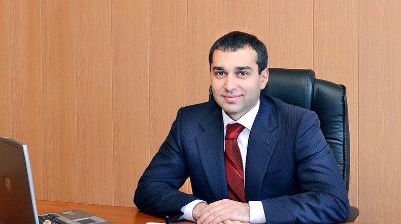 Պահանջվում է Հովիկ Աբրահամյանի որդուց բռնագանձել «Հաղթանակ» զբոսայգու դիմացի առանձնատան գումարը