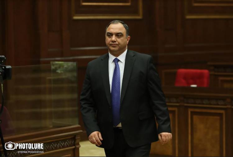 Ոստիկանները շատ են սիրում իրենց նախարարին ու նրա տեղակալներին․ «Հրապարակ»