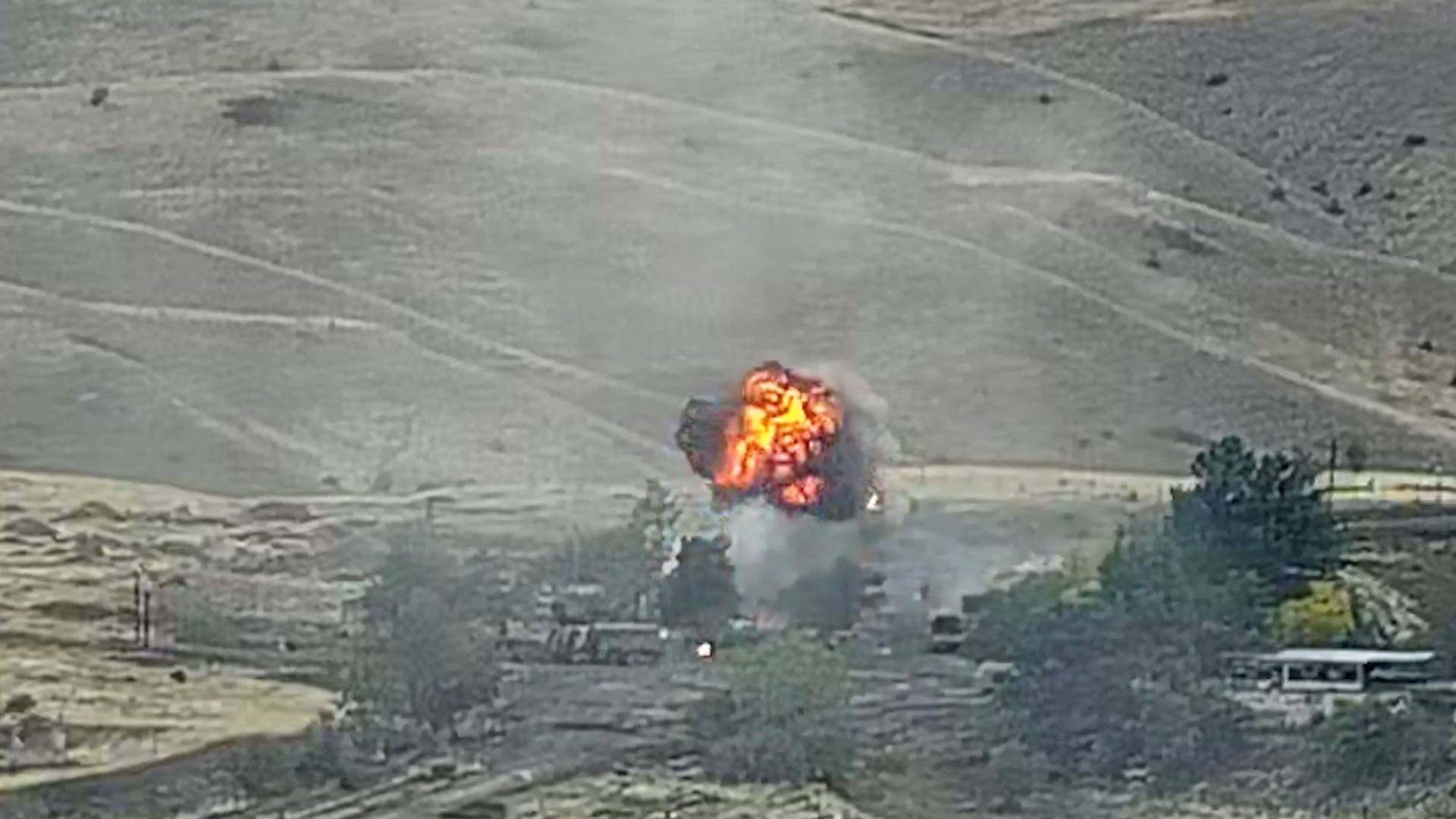Военнослужащие Армии обороны метким огнем подбили автомобильную технику, 1 танк, а также нанесли урон живой силе противника