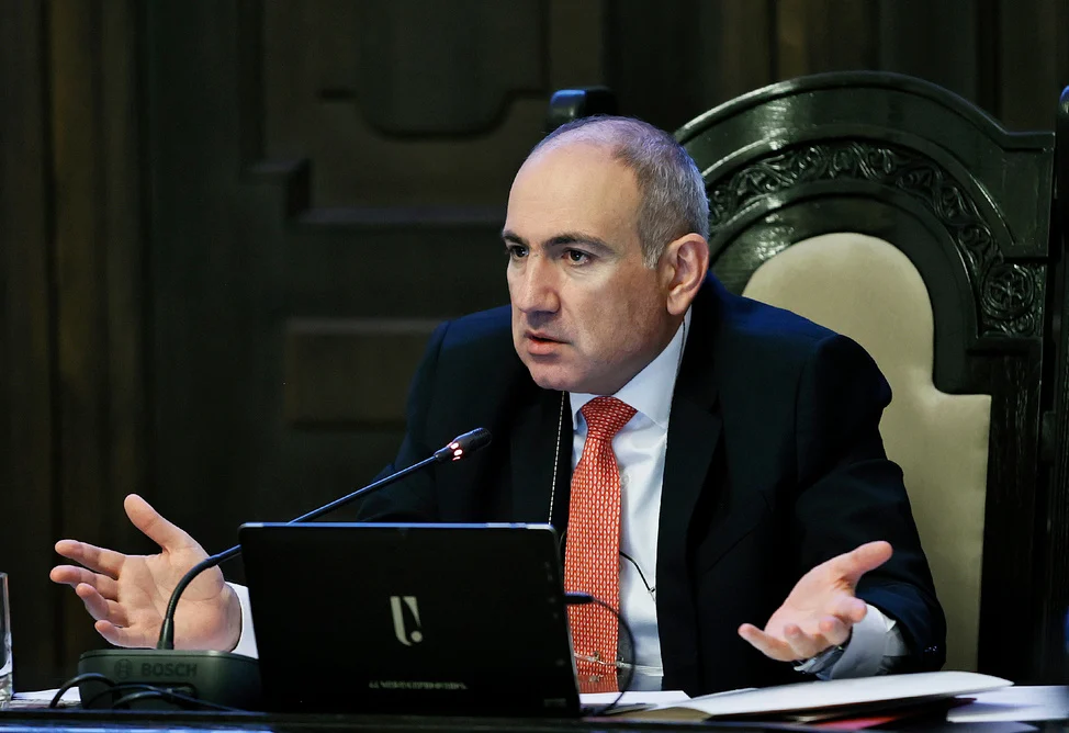 Վատ լուր էլ կա՝ հիմիկվանից ասում ենք՝ կնոջ ծախսը կնոջ քարտից երևա անկանխիկ, ամուսնու ծախսն՝ ամուսնու քարտից. Փաշինյան