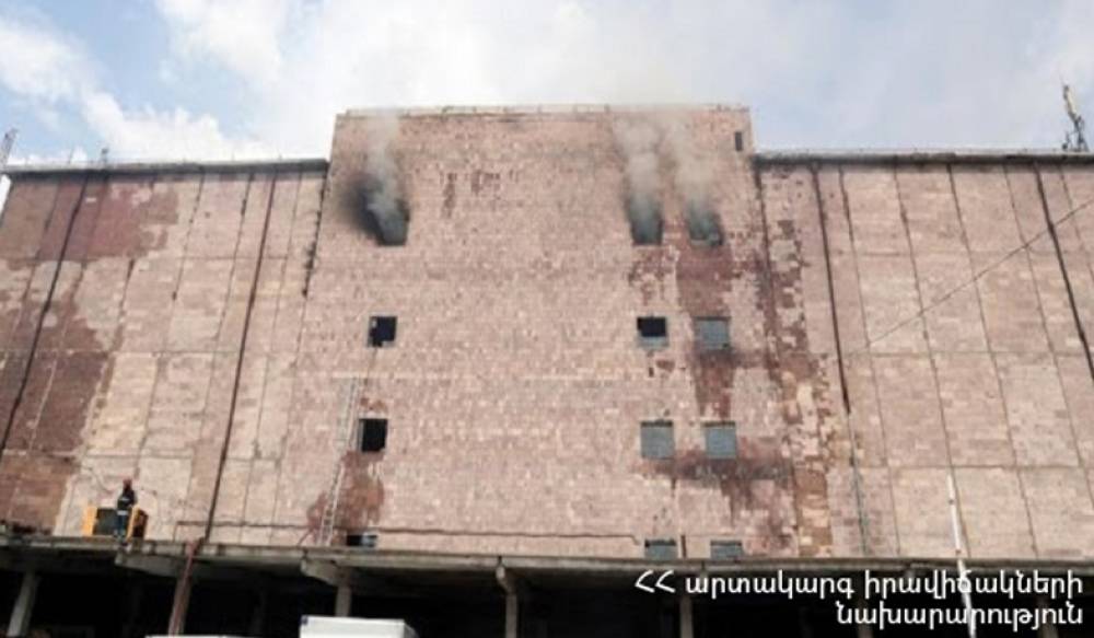 Հերթական անգամ պայթեցվում է «Ձյունիկ սառնարան» ՍՊԸ–ի շենքը (ուղիղ)